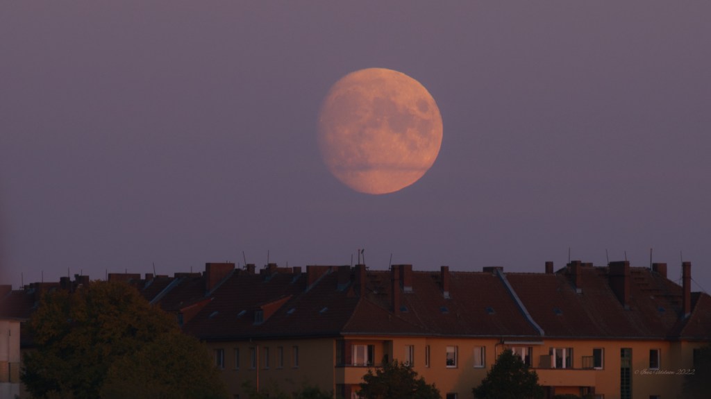 Der Mond über Tempelhof