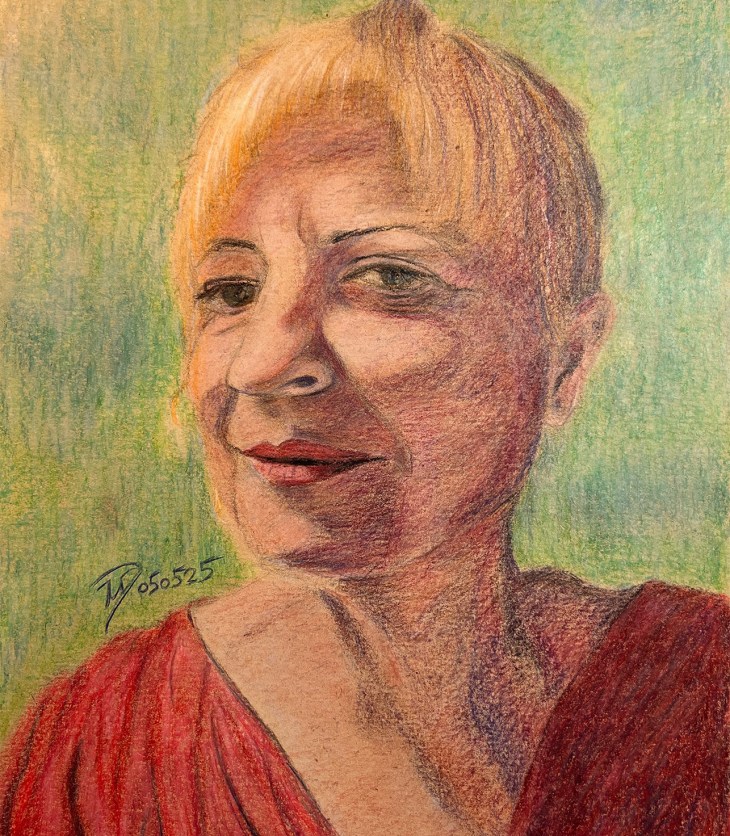 Selbstporträt einer Frau, mit Buntstiften (Polychromos) gezeichnet. Grüner Hintergrund, rote Kleidung, warmes Licht, ausdrucksstarke Linienführung. Gezeichnet Anfang Mai 2025 auf Zeichenkarton, Format A4.